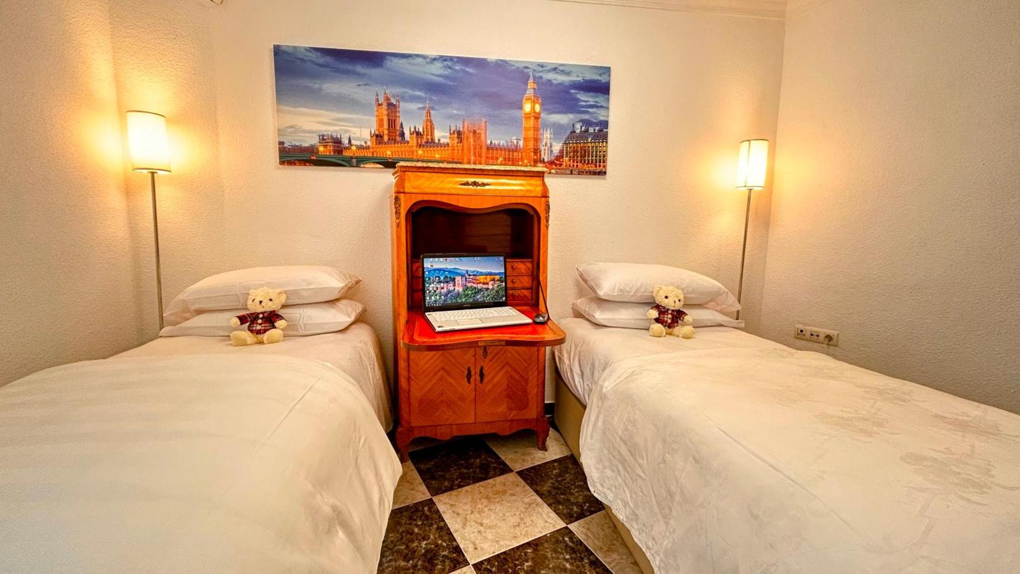Iberos Royal Apartment La Zubia  Ngoại thất bức ảnh